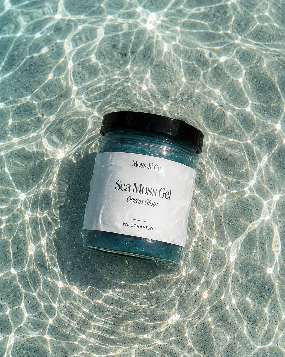 Sea Moss Gel Ocean Glow från Moss & Co. i burk, med grönt gelé och havsinspirerade detaljer.